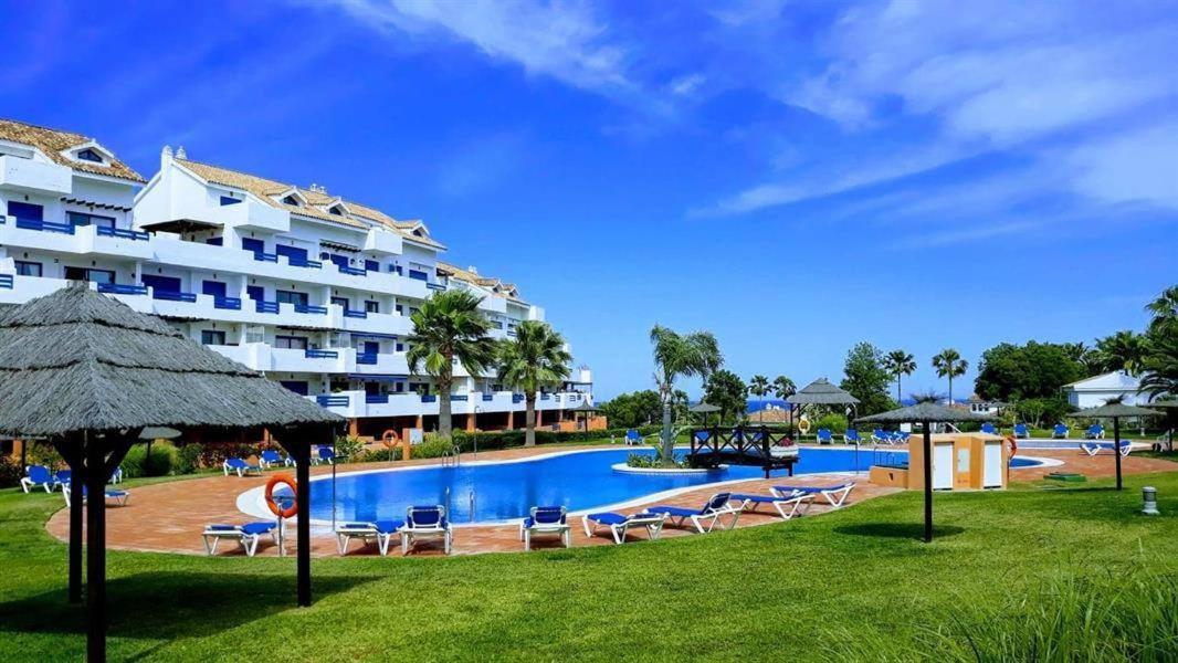 Beautiful Apartment In Duquesa Suites And Gardens Castillo de Sabinillas Dış mekan fotoğraf